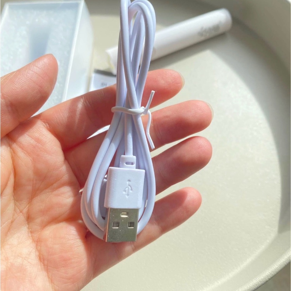New - Mini UV LED Nail Lamp – Portable & Rechargeable - Picture 7 of 8